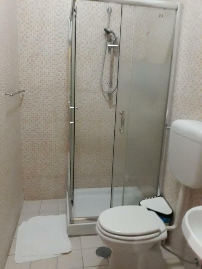 Renting Rooms Rom Exterior foto