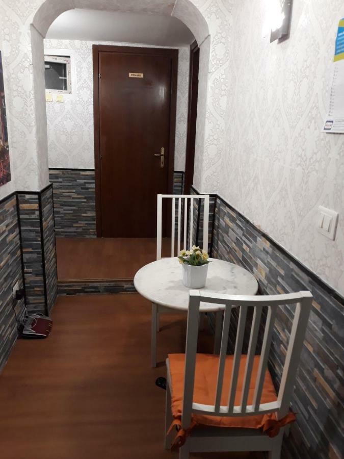 Renting Rooms Rom Exterior foto