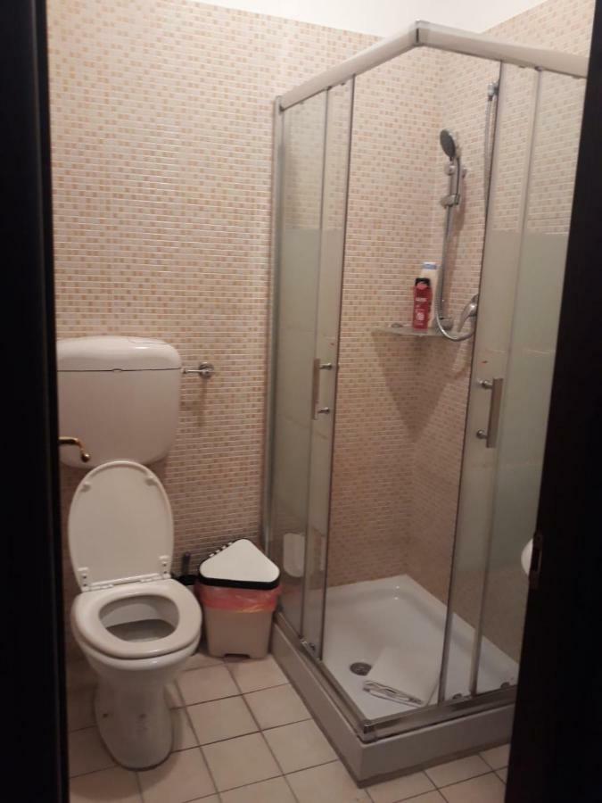 Renting Rooms Rom Exterior foto
