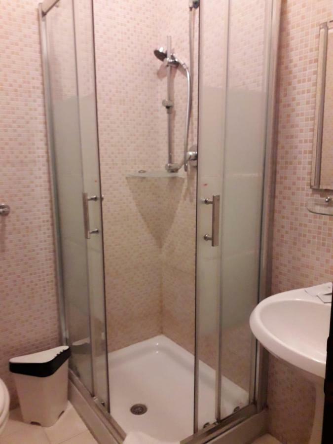 Renting Rooms Rom Exterior foto