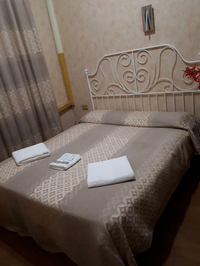 Renting Rooms Rom Exterior foto