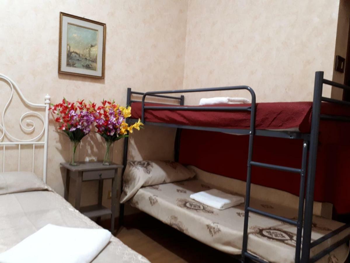 Renting Rooms Rom Exterior foto