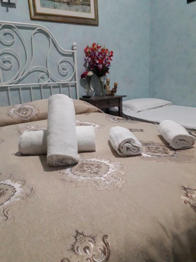 Renting Rooms Rom Exterior foto