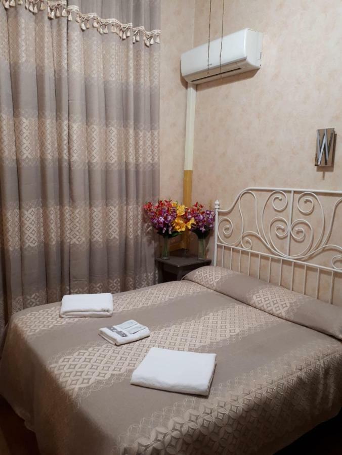 Renting Rooms Rom Exterior foto