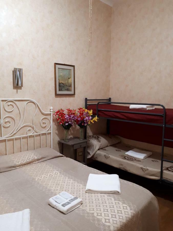 Renting Rooms Rom Exterior foto