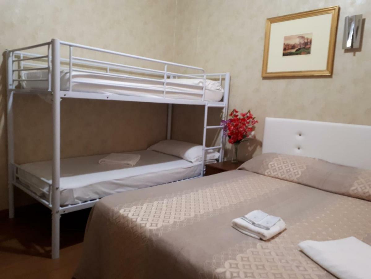 Renting Rooms Rom Exterior foto