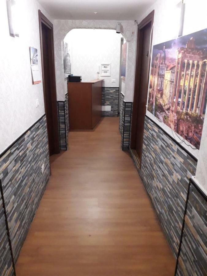 Renting Rooms Rom Exterior foto