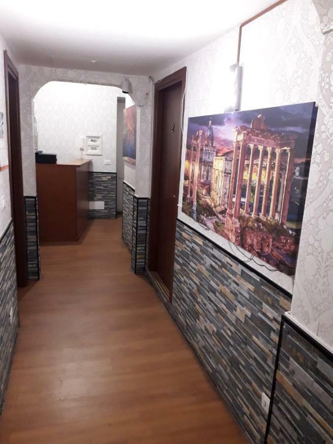 Renting Rooms Rom Exterior foto