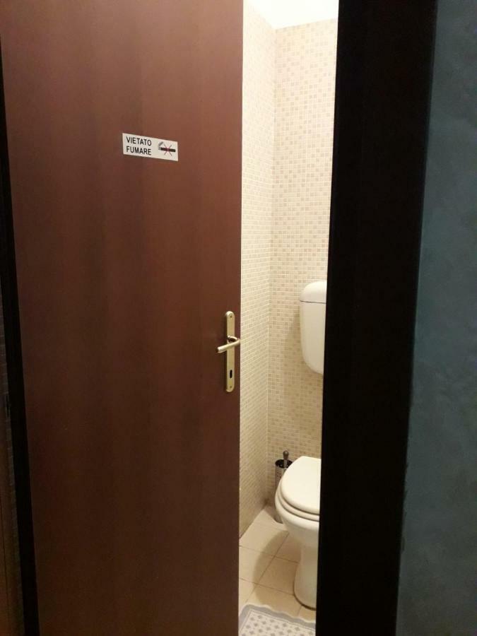 Renting Rooms Rom Exterior foto