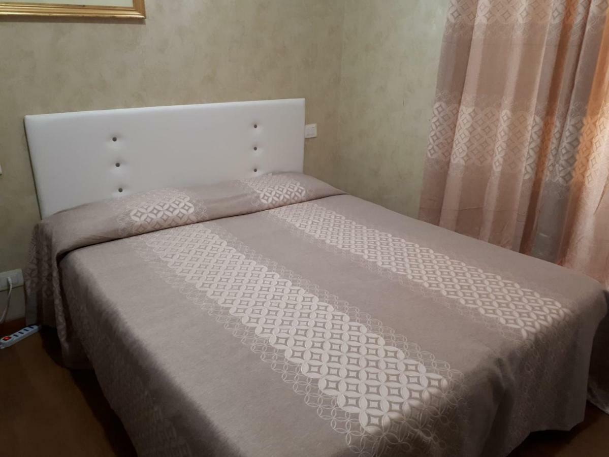 Renting Rooms Rom Exterior foto