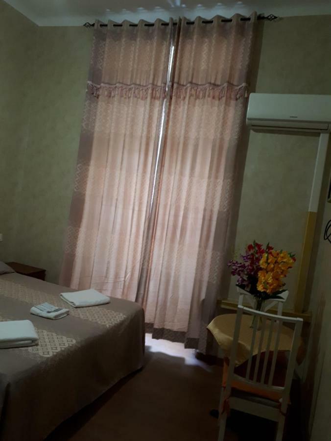 Renting Rooms Rom Exterior foto