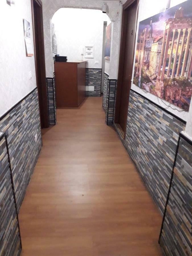 Renting Rooms Rom Exterior foto